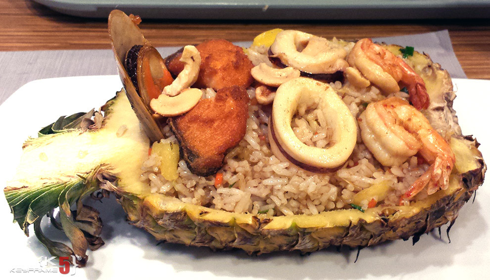 ฿220 THB - Seafood fried rice in a pineapple