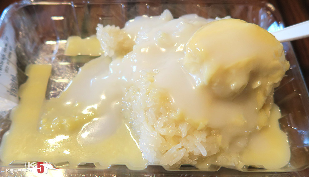 ฿30 THB - Durain and sticky rice on coconut milk