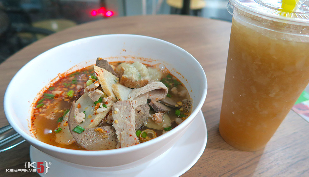 ฿55 THB - Thai noodles and sugarcane drink