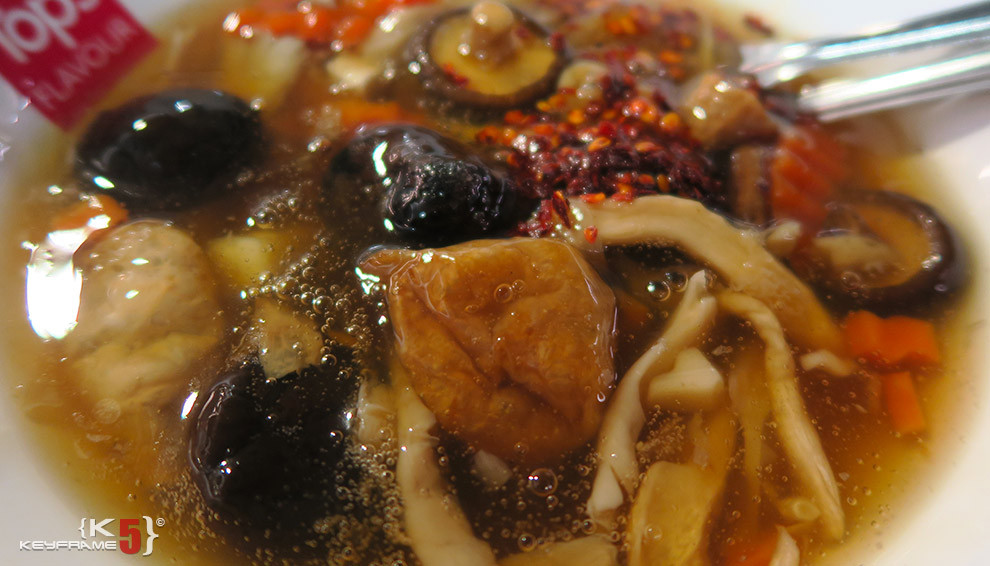 ฿50 THB - Hot, spicy and sour soup